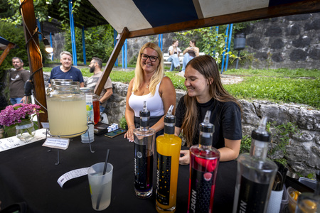 2025-07-18 KUL Petek-4